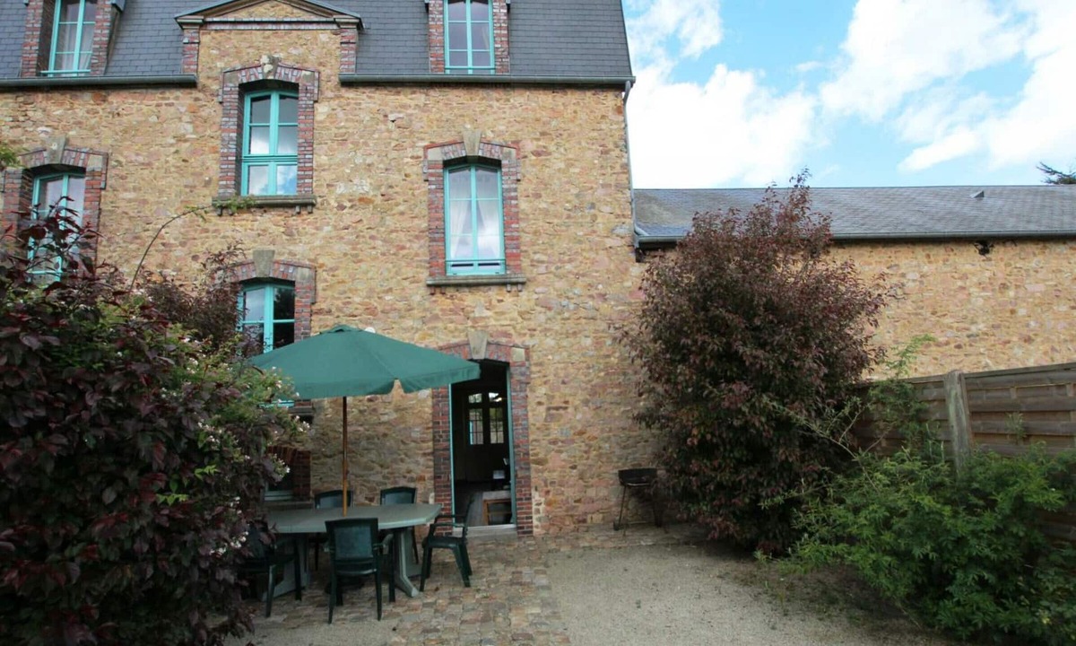 Periers Cottage | Comfortable cottage with WiFi and pets allowed