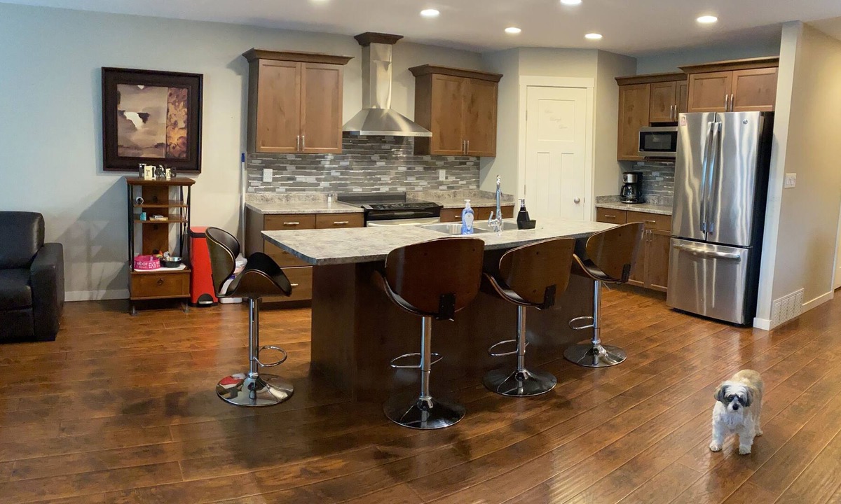 Kamloops House | Comfortable & Cozy / 3 bedroom with Hot Tub