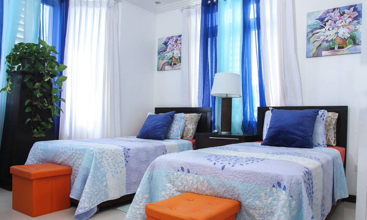 Warners Apartment | Comfortable, cozy, private bedroom in a lovely private residence