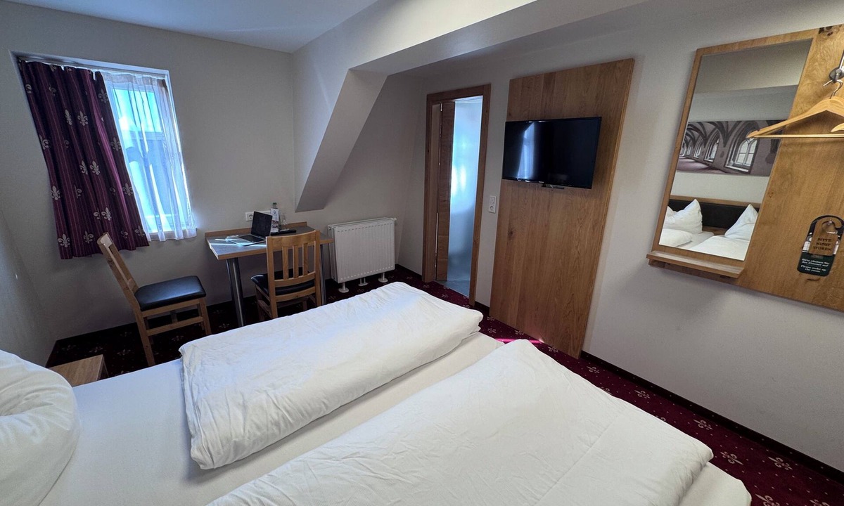 Heidenheim Apartment | Comfortable double room in the historic town center of Heidenheim