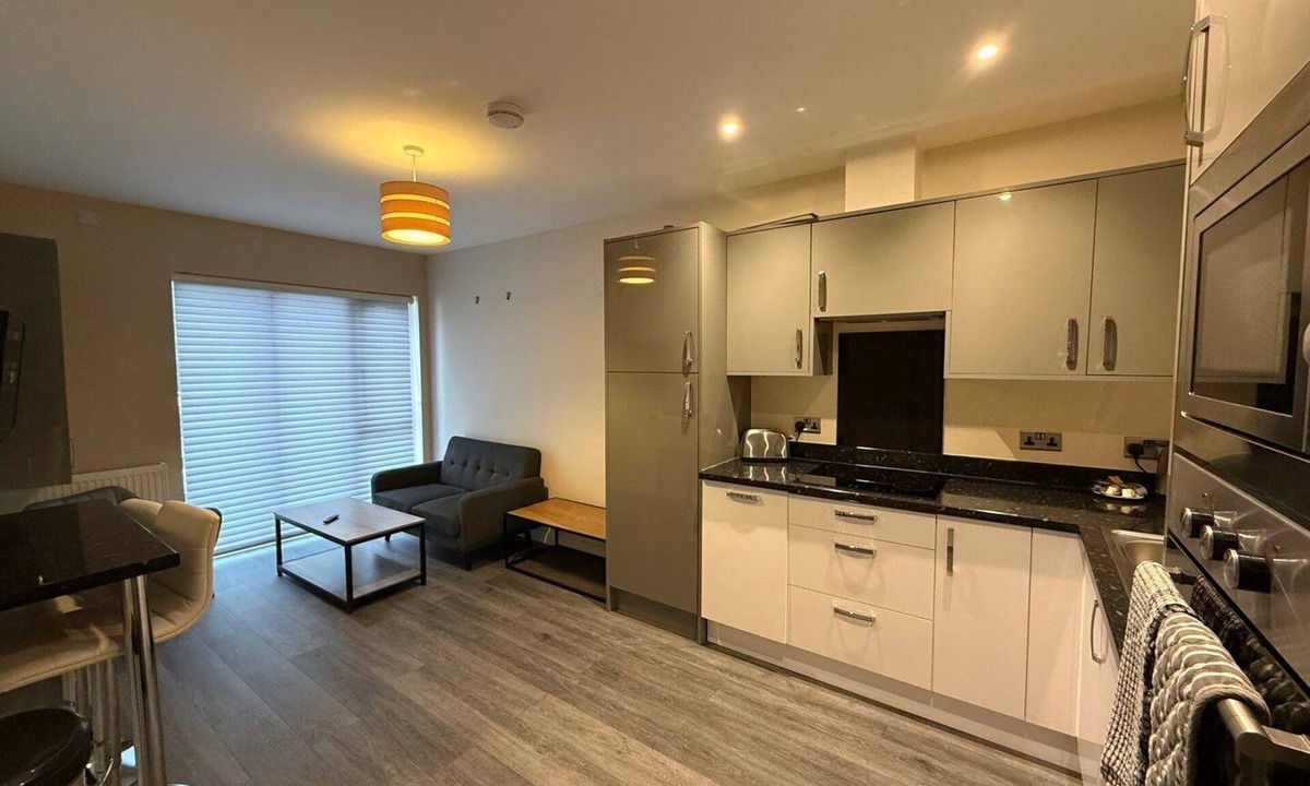 Runnymede Apartment | Comfortable Egham Retreat for two