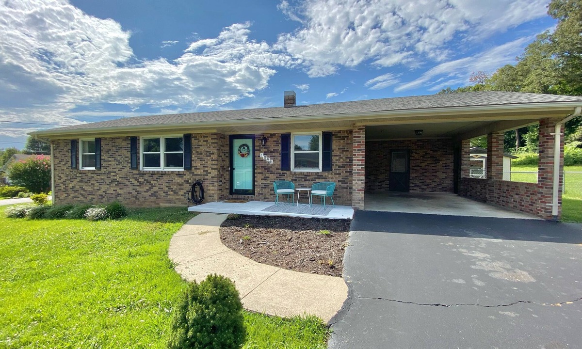 Columbia House | Comfortable & Elegant Home