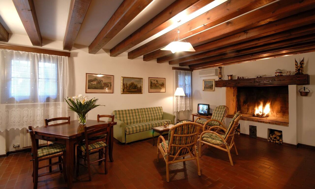 Vigonza Apartment | Comfortable family apartment in Villa Veneta with pool near Padua