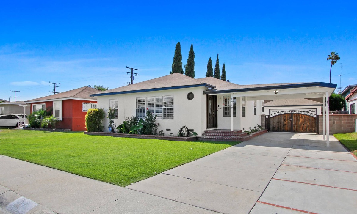 Lynwood House | Comfortable Family size home, 20 min away from theme park!