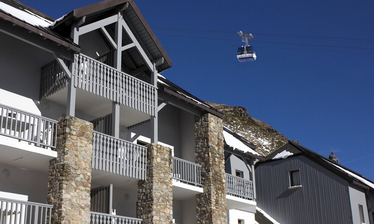 La Mongie Apartment | Comfortable apartment at the foot of the slopes, swimming pool and sauna.