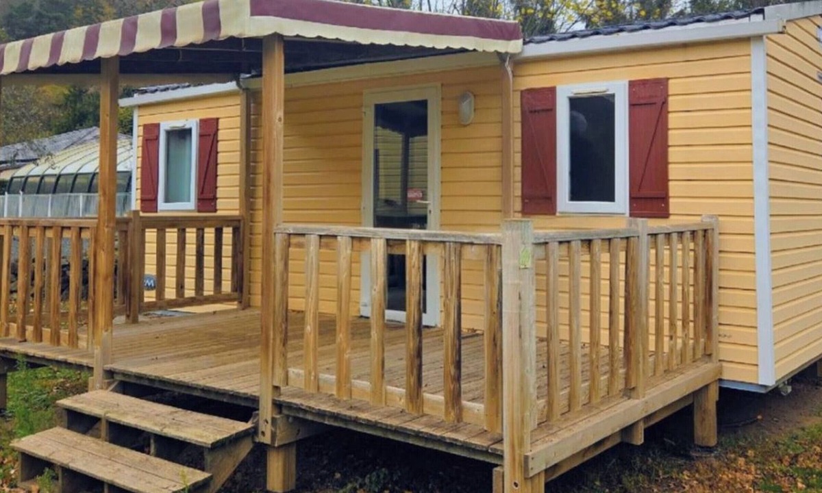 Champagnac-le-Vieux House | Comfortable mobile home 4 people, separate rooms, garden furniture and barbecue