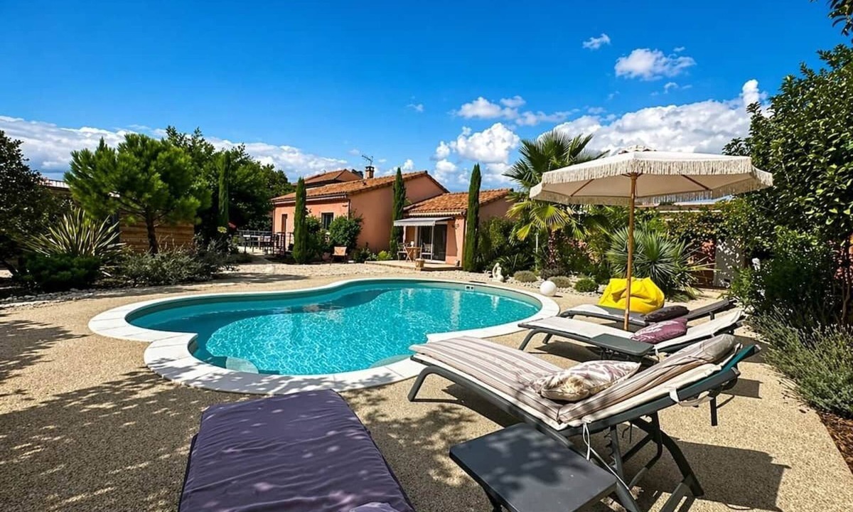 Portes-les-Valence Apartment | Comfortable studio with private terrace and pool access