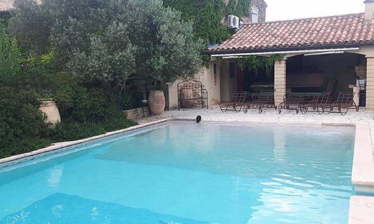 Serignan-du-Comtat House | Comfortable farmhouse with private pool and festive bar for 14 people