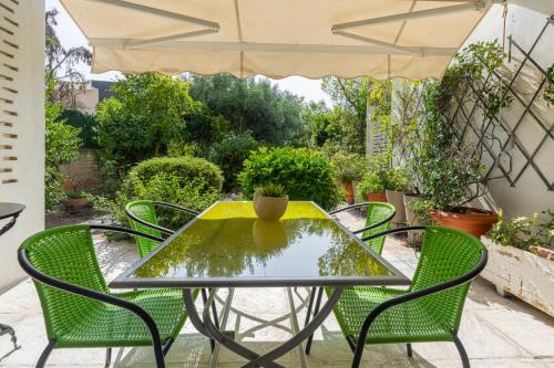 Vouliagmeni Apartment | Comfortable garden Apt near Vouliagmeni beach