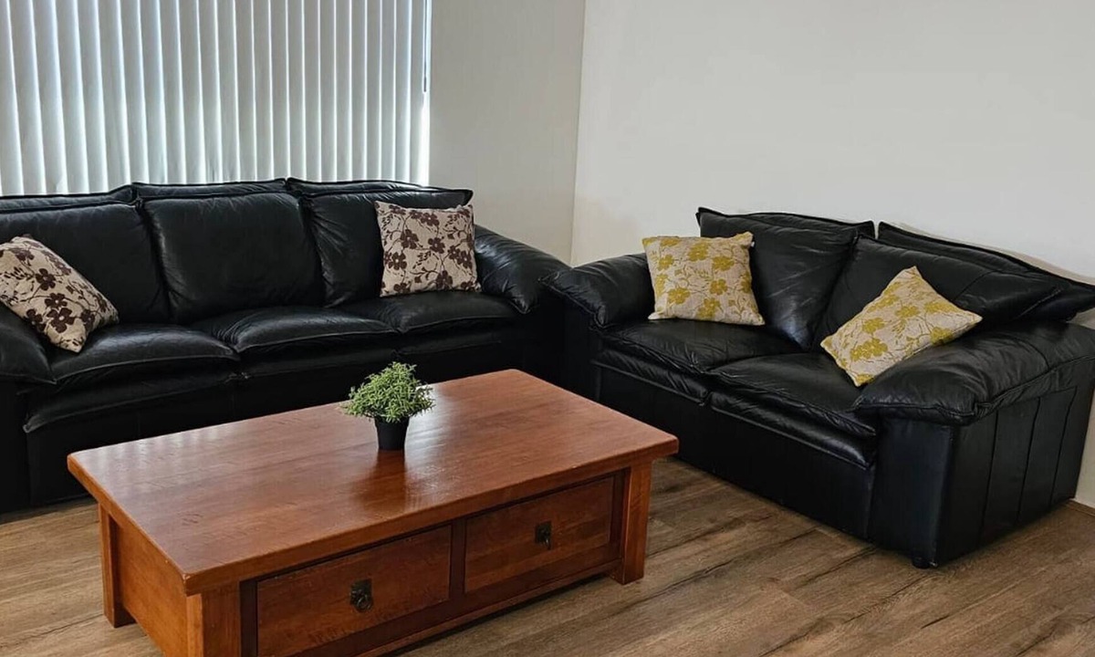 Byford House | Comfortable Getaway for Families & groups