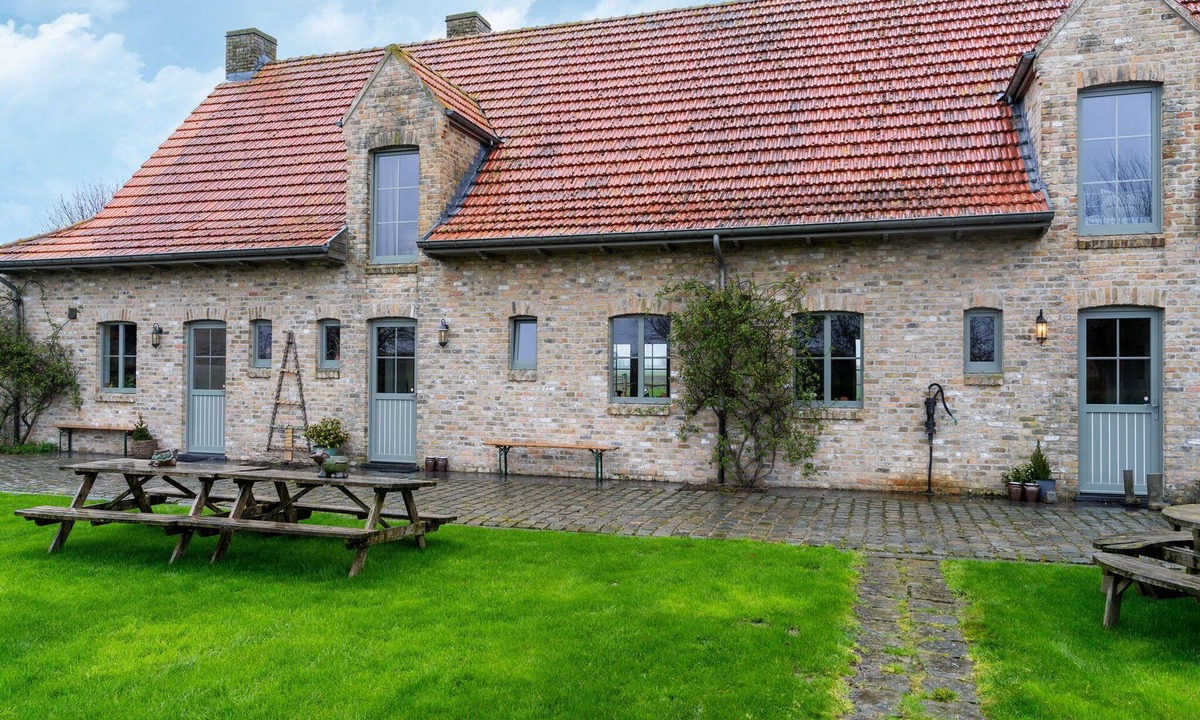Beerst Villa | Comfortable group home with large garden