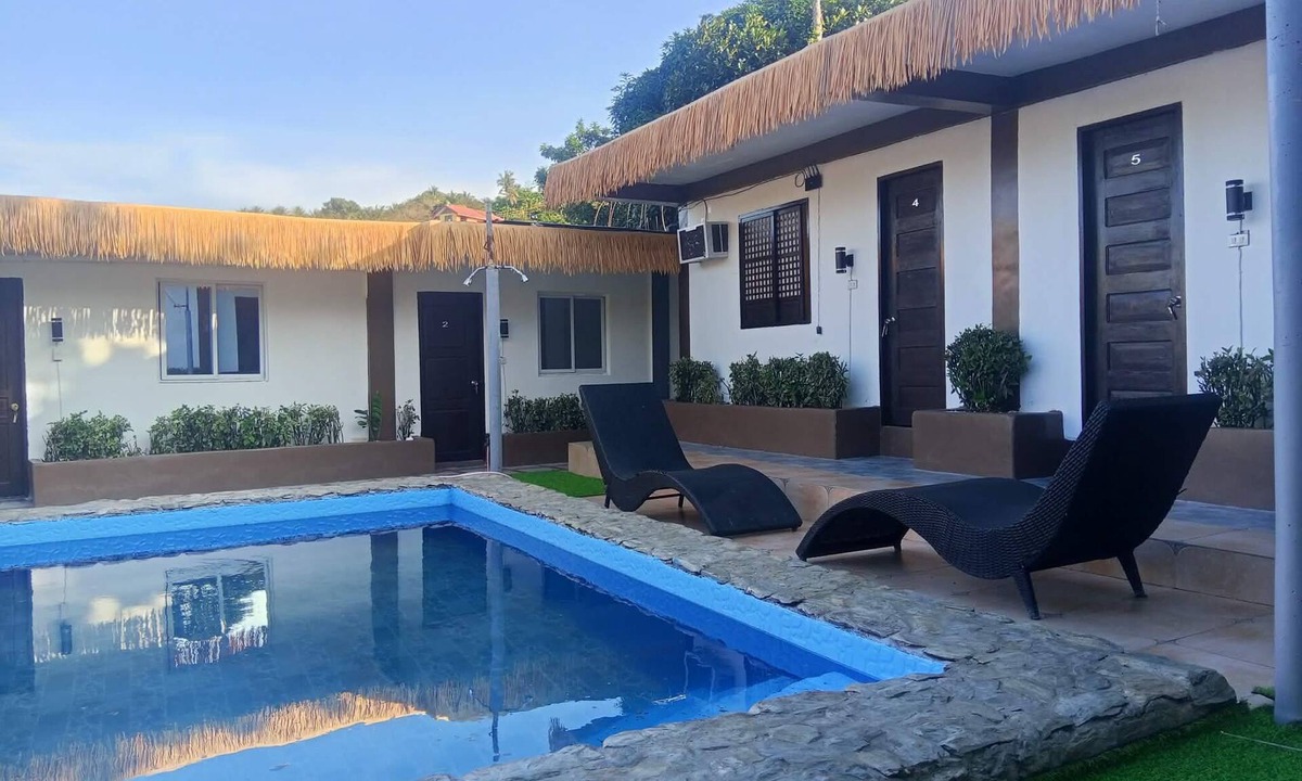 Puerto Galera House | Comfortable Hostel Bunk Bed Stay!