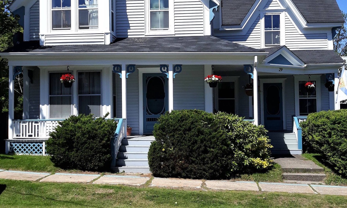 Bridgetown House | Comfortable holiday home of charm, newly furnished, historically located