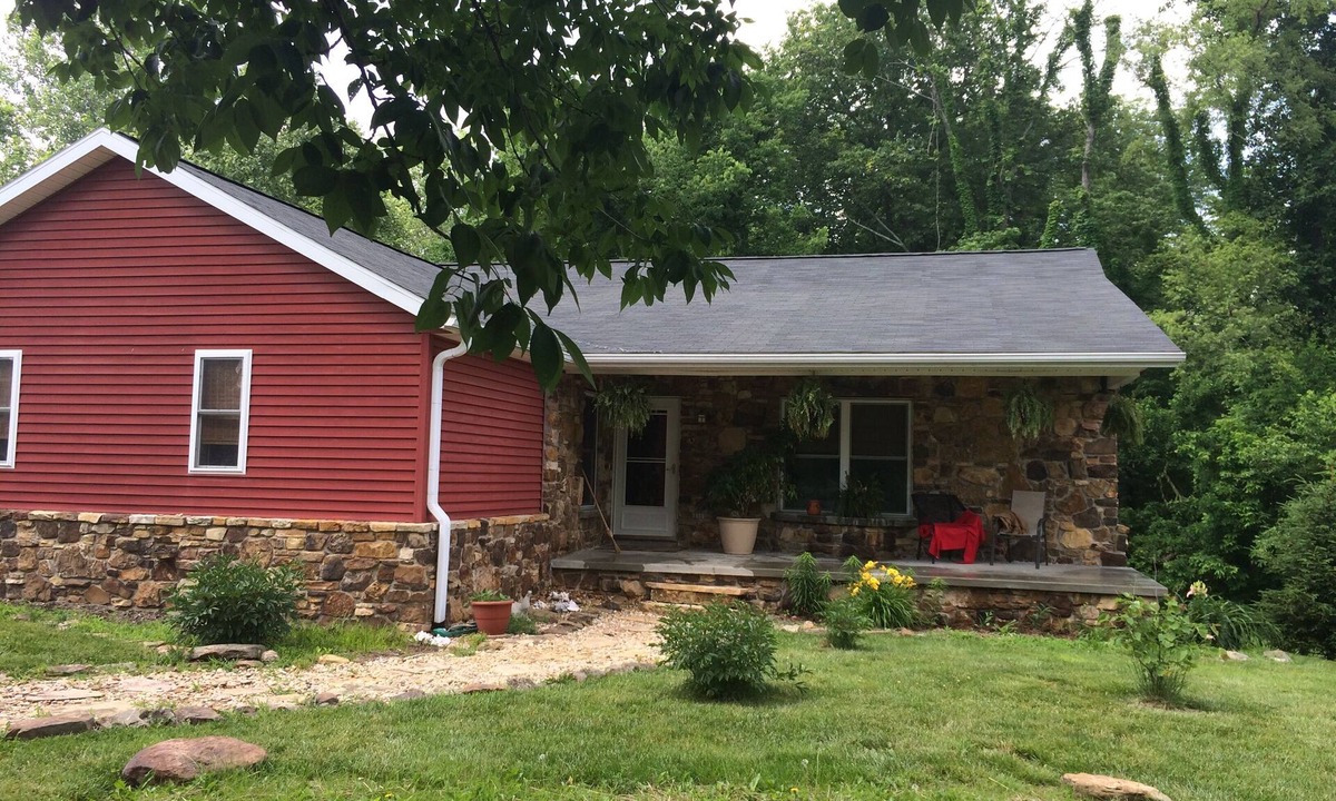 Bloomington Apartment | Comfortable home 2 1/2 mi. to downtown Bloomington, minutes to campus