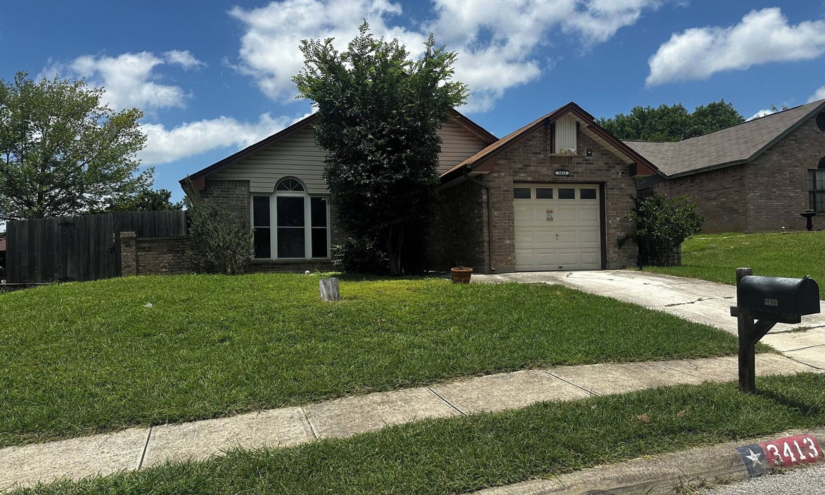 Cibolo House | COMFORTABLE home and large private yard in welcoming Schertz right off 35