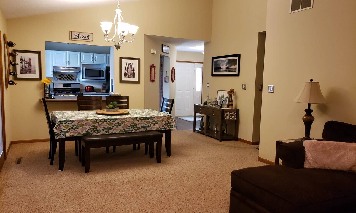 Bourbonnais House | Comfortable home away from home. Close to ONU and all grocery and restaurants.