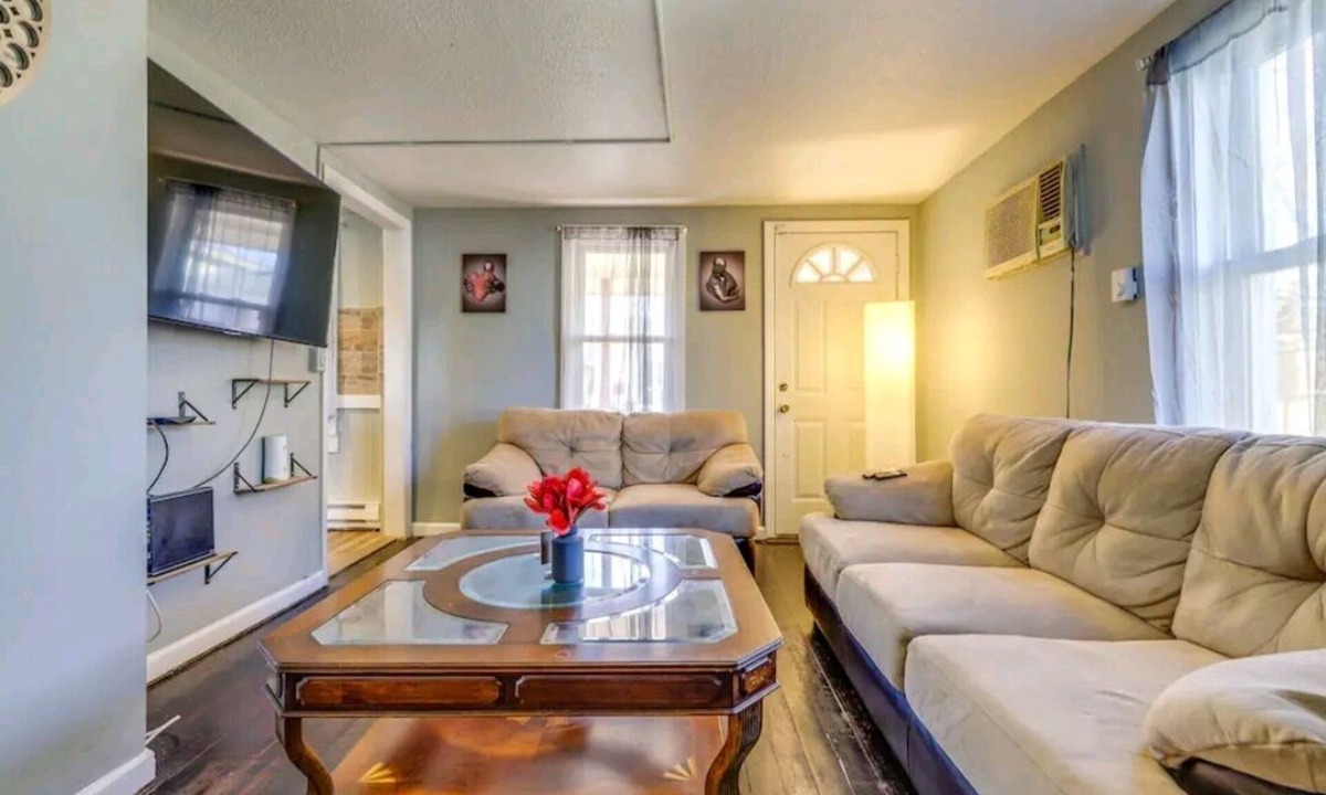 East Hartford House | comfortable home away from home