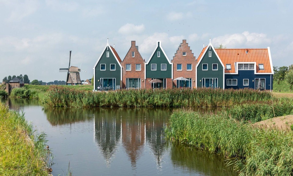 Volendam Apartment | Comfortable Hotel Room in Center of Volendam