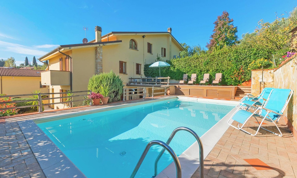Pescia House | Comfortable House Private Pool & View for 8, Pescia, Italy