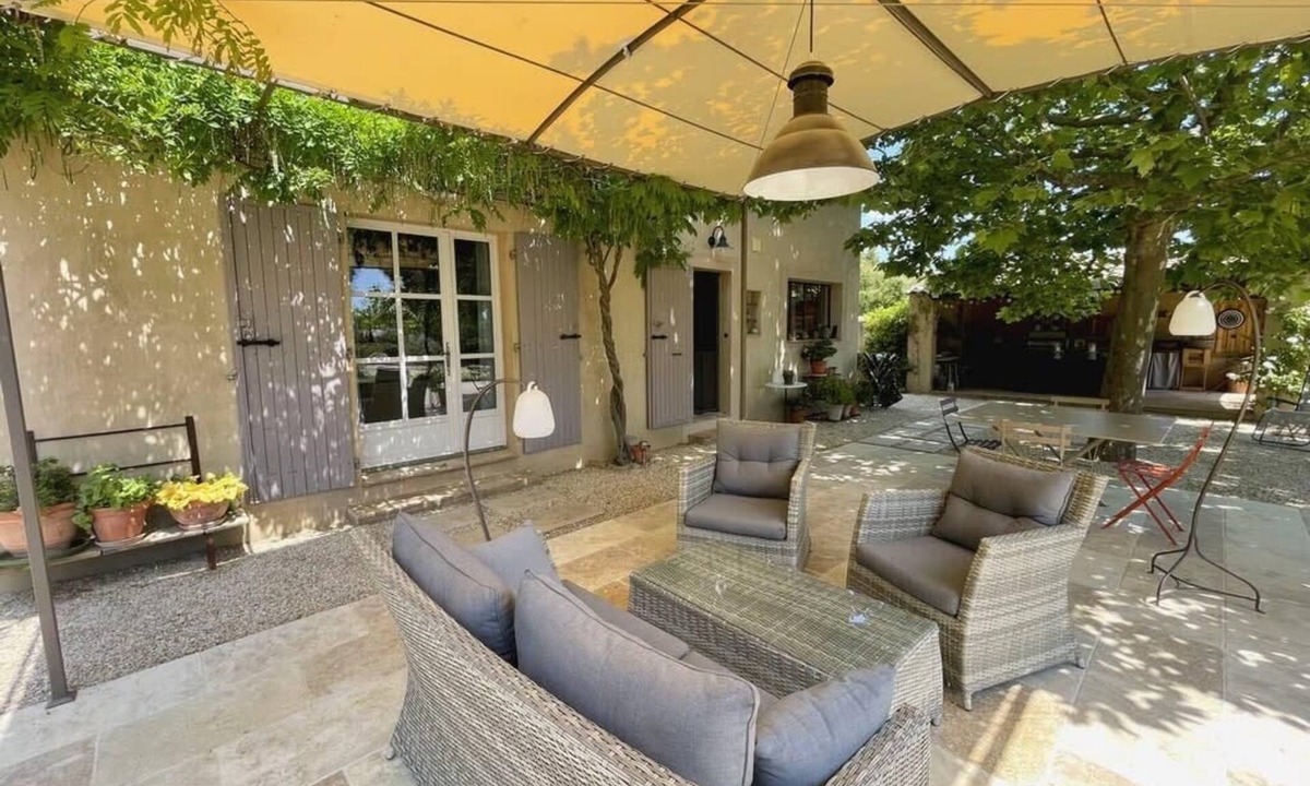 Rognes Villa | Comfortable house with large garden and jacuzzi