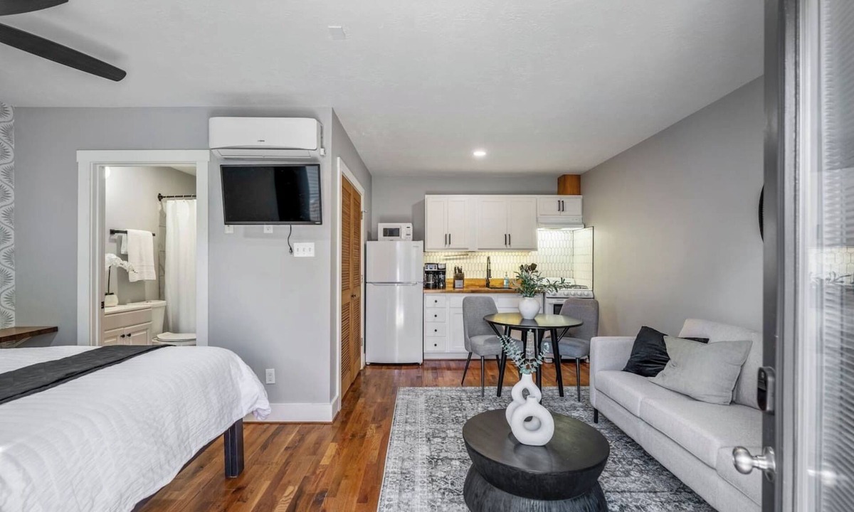 Greater East End Apartment | Comfortable Houston hideaway near Downtown and attractions with fast WiFi, parking