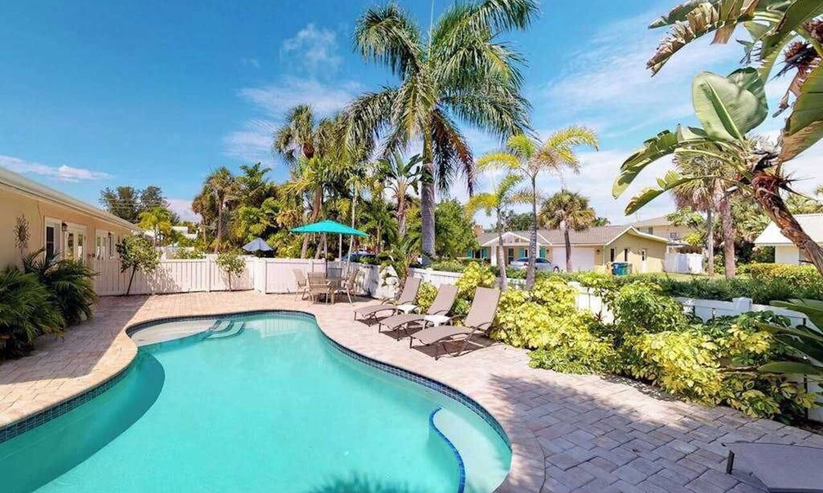 Holmes Beach Villa | Comfortable island villa with private heated pool, courtyard & easy beach access