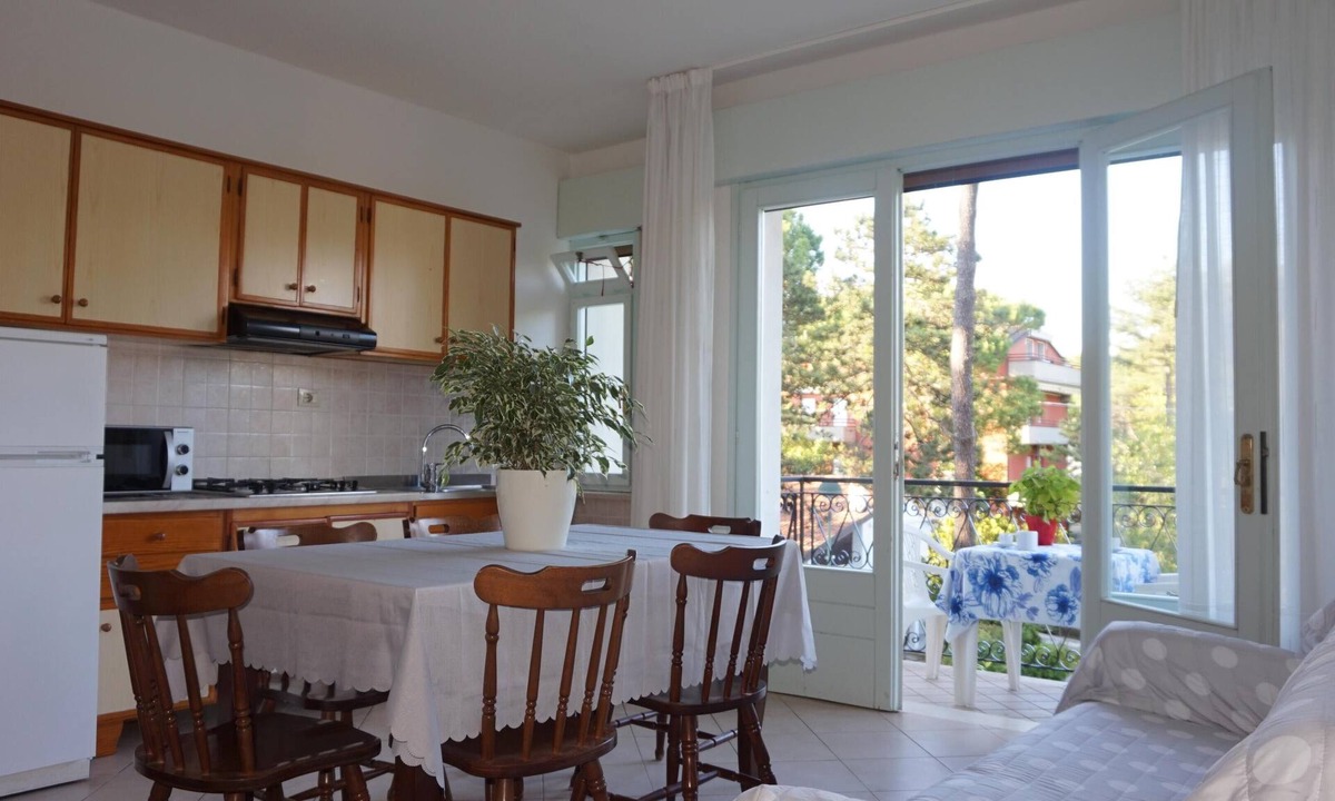 Lignano Pineta Apartment | Comfortable 3 bedrooms near the sea