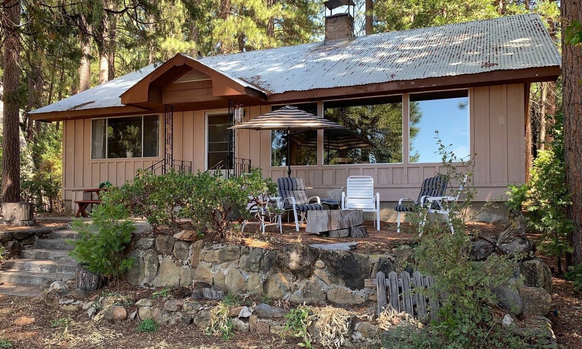 East Shore House | Comfortable Lakefront Home with Magnificent Views