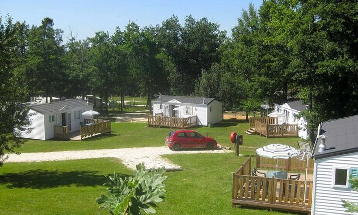 Le Fouilloux House | Comfortable Mobile Home with Terrace in Charente-Maritime