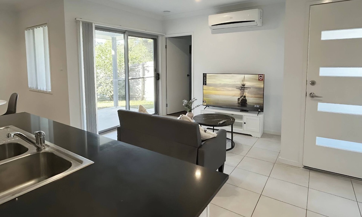 Coomera House | Comfortable modern 3-bedroom house near Westfield | Garage and air conditioning