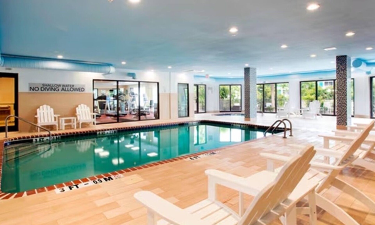 North Myrtle Beach Hotel | Comfortable Pool Retreat Near Alligator Adventure & House of Blues | 4 Rooms