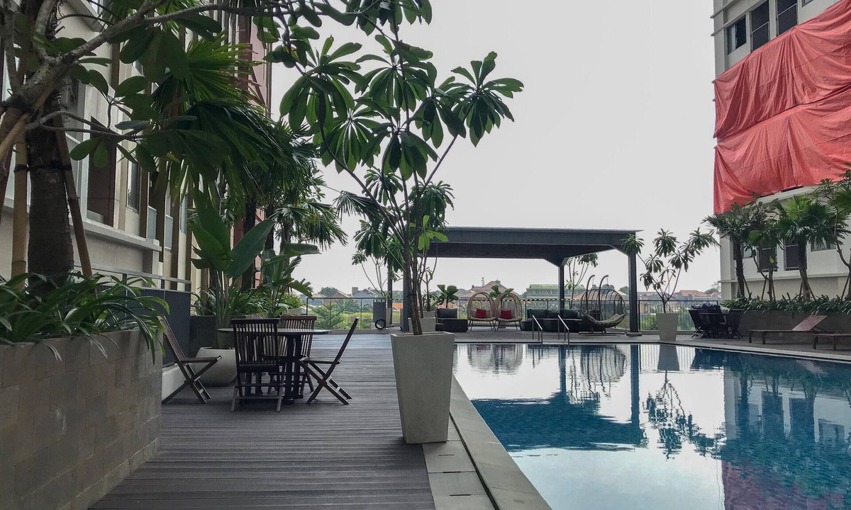 Duren Sawit Apartment | Comfortable Pool View Studio Room at LRT City Jatibening Apartment