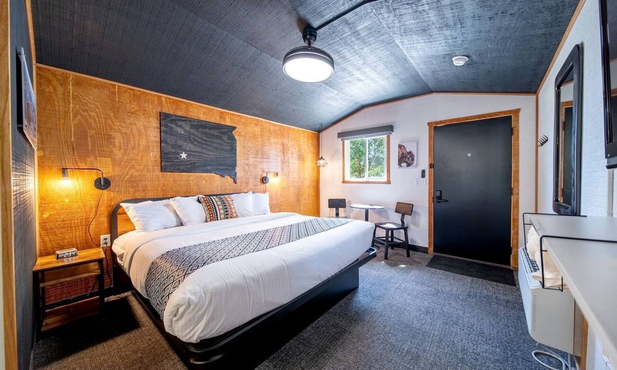 Pinnacles Entrance Badlands House | Comfortable Private Cabin with Modern Updates Near Wall Drug – Wall, South Dakota