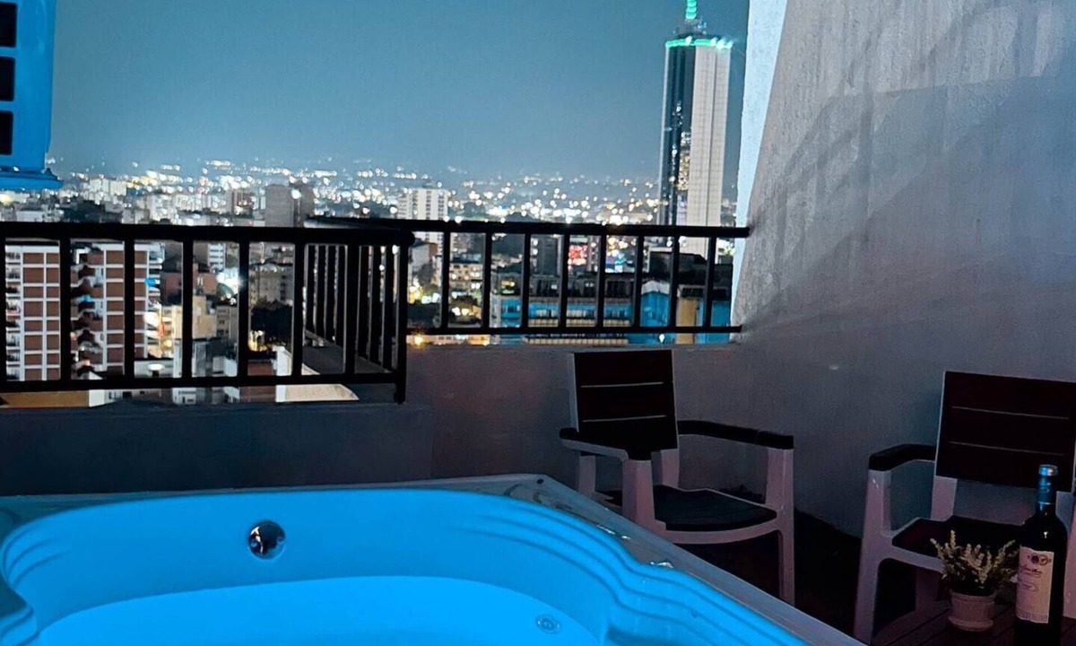 Granada Apartment | Comfortable, private penthouse, jacuzzi, Cali & mountain view.