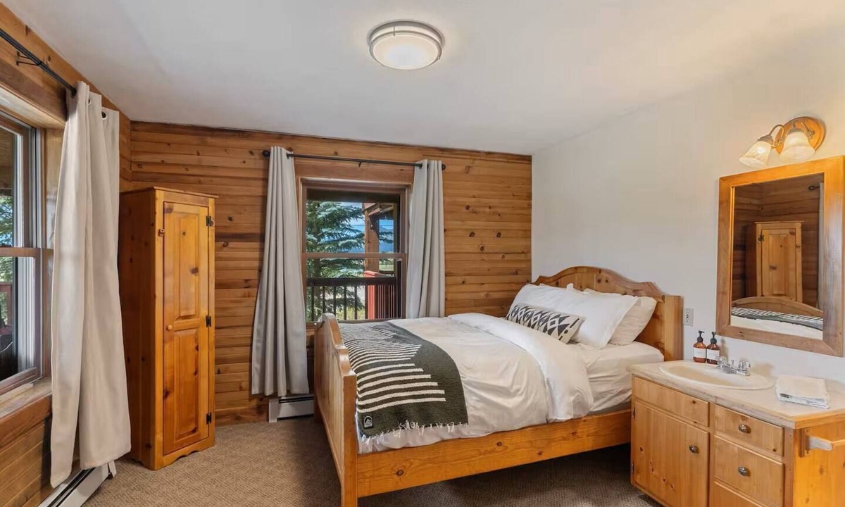 Clark Bed & Breakfast | Comfortable private queen room in the True North Adventure Lodge. Includes a queen bed, private ensuite bathroom, and access to shared amenities like the kitchen, great room, and hot tub. Great for couples or solo travelers.