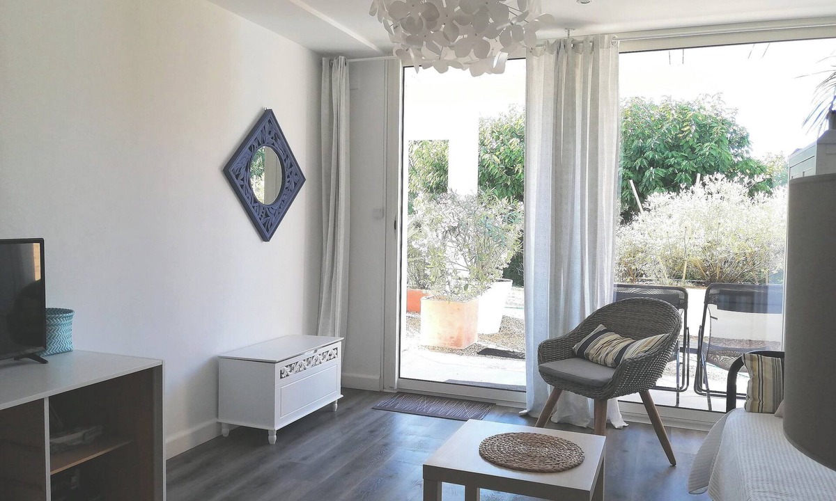 Vaux-sur-Mer Apartment | Comfortable, quiet "CôtéPlage" gîte-Covered terrace-Garden