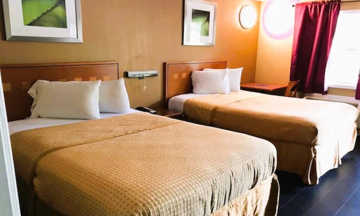 Governor's Walk Hotel | Comfortable Room near Mission San Luis | Pet-Friendly & Free Parking!
