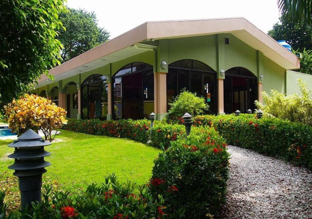 Potrero Hotel | Comfortable room with 2 beds in charming hotel in Potrero with pool - TV and AC