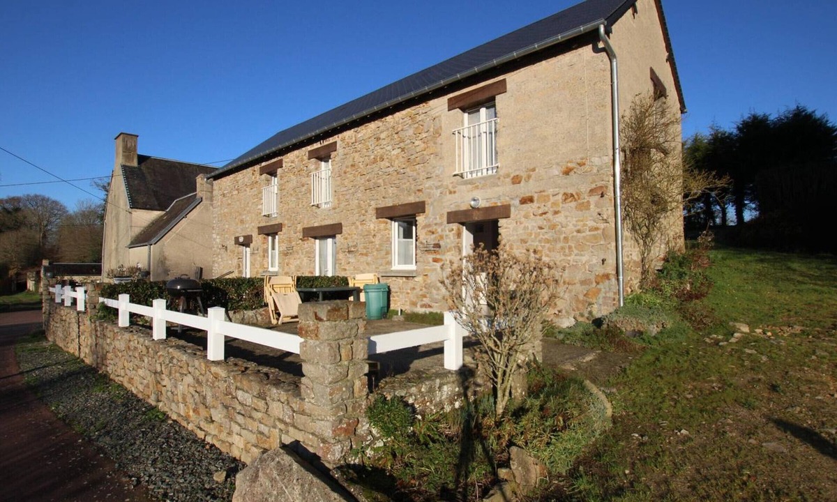 Angoville-sur-Ay Cottage | Comfortable semi-detached house between sea and countryside