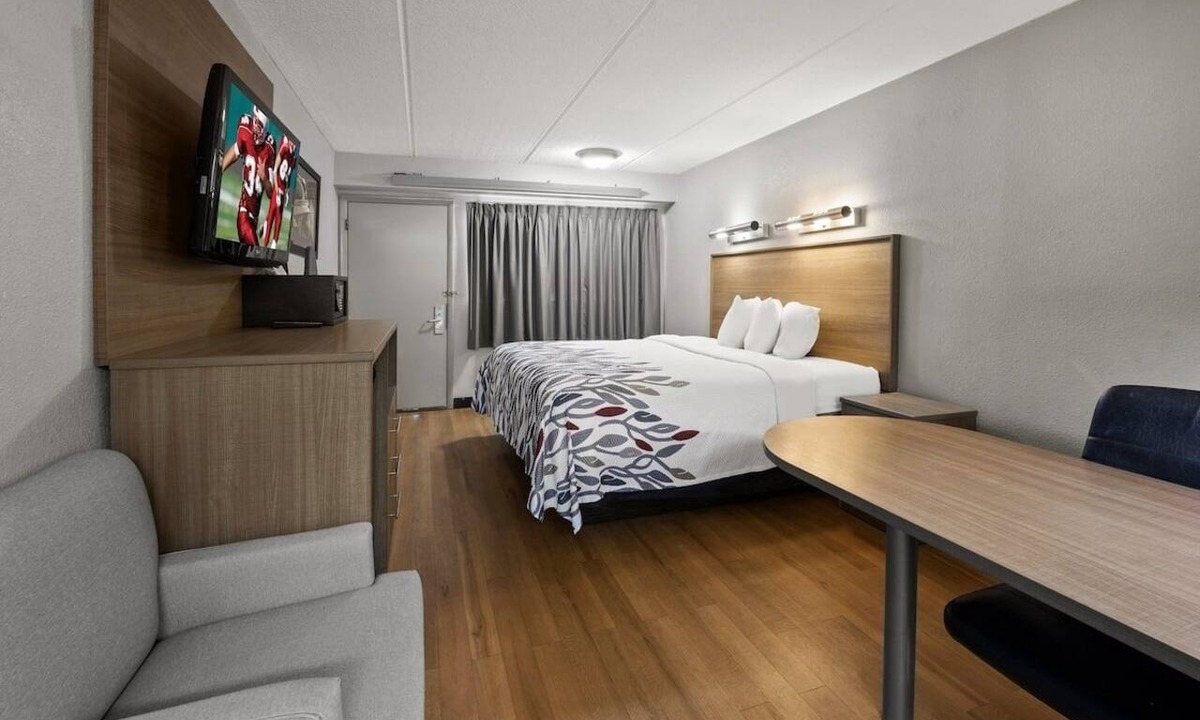 Greensboro Hotel | Comfortable Space Perfect for Extended Stay in Ocala | Free Breakfast!