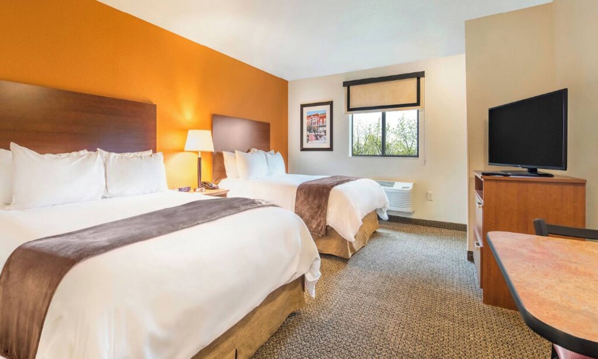 Bismarck Hotel | Comfortable Stay w/Full Kitchen, Near Gateway to Science