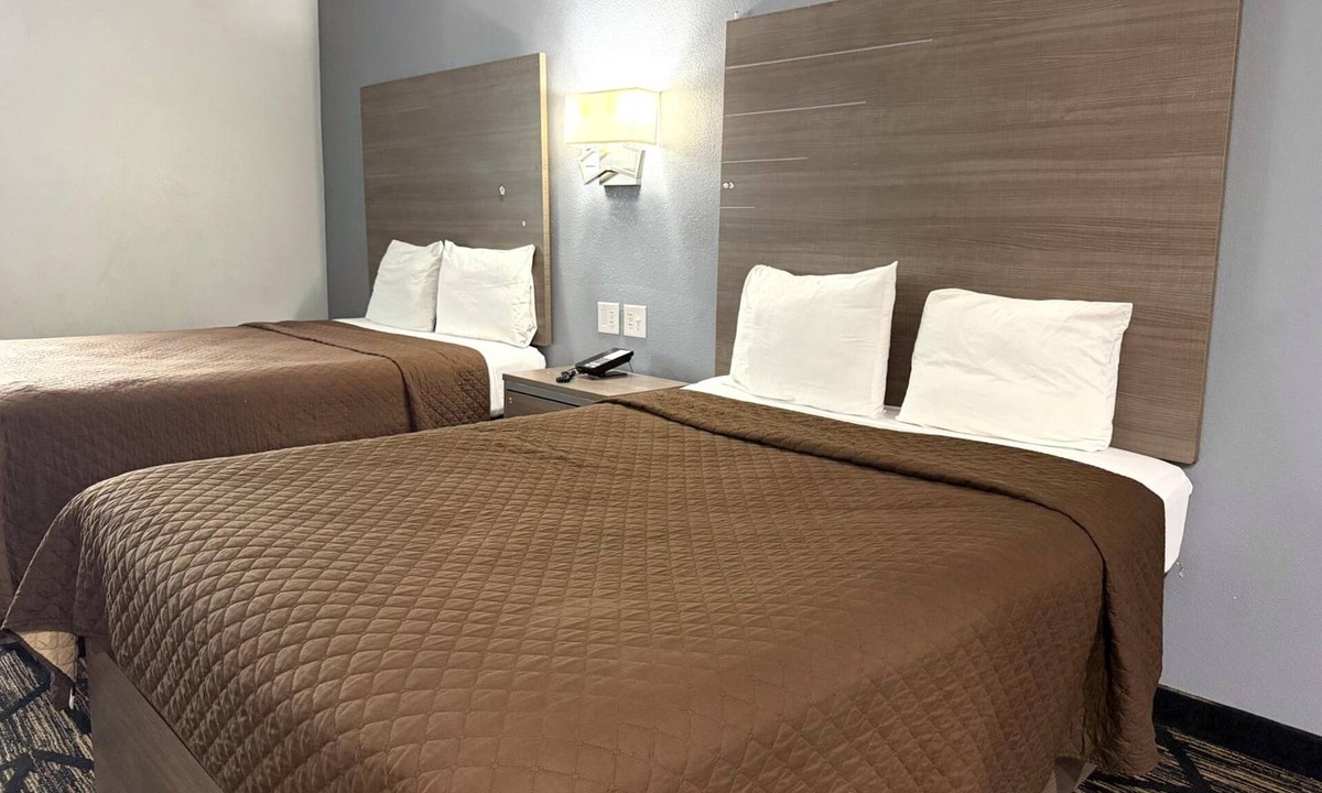 Westfield Hotel | Comfortable Stay Near IAH Airport | Easy I-45 Access | Free Parking