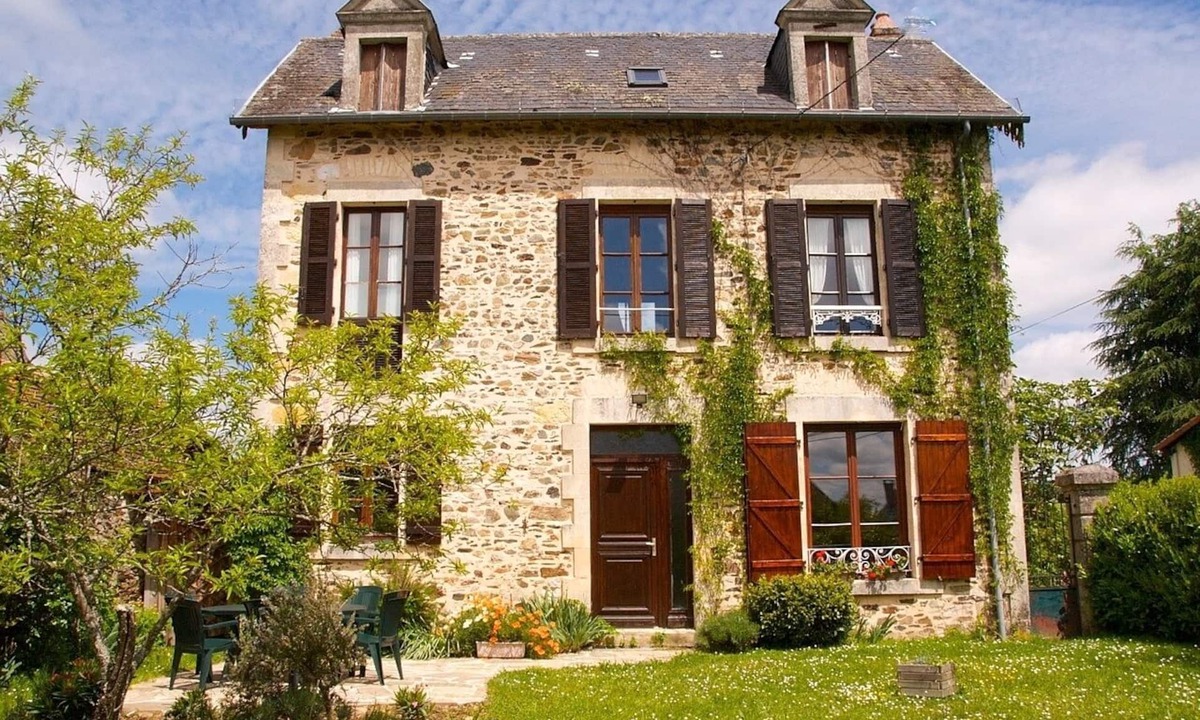 Saint-Mesmin House | Comfortable stone 4-bedroom country house with large 6m x 6 m family room