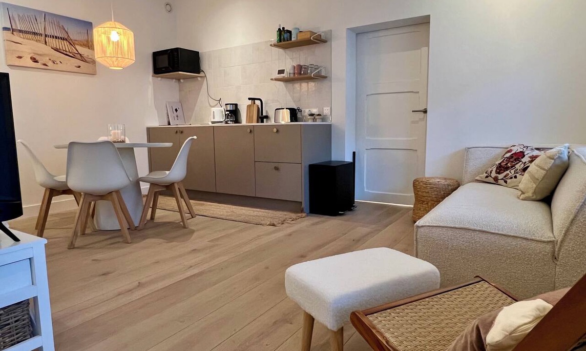 Bergen aan Zee Apartment | Comfortable studio located just 200 meters from Bergen aan Zee beach.