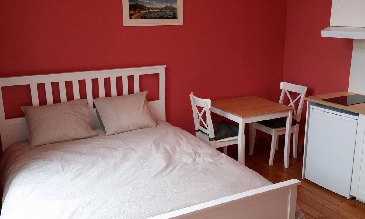 Etterbeek Apartment | Comfortable studio 10-15 min by metro to City Centre & university