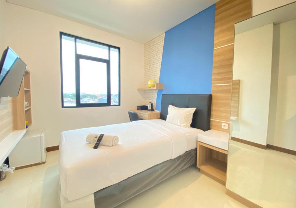 Ciroyom Apartment | Comfortable Studio Semi Apartment at The Lodge Paskal near BINUS University By Travelio