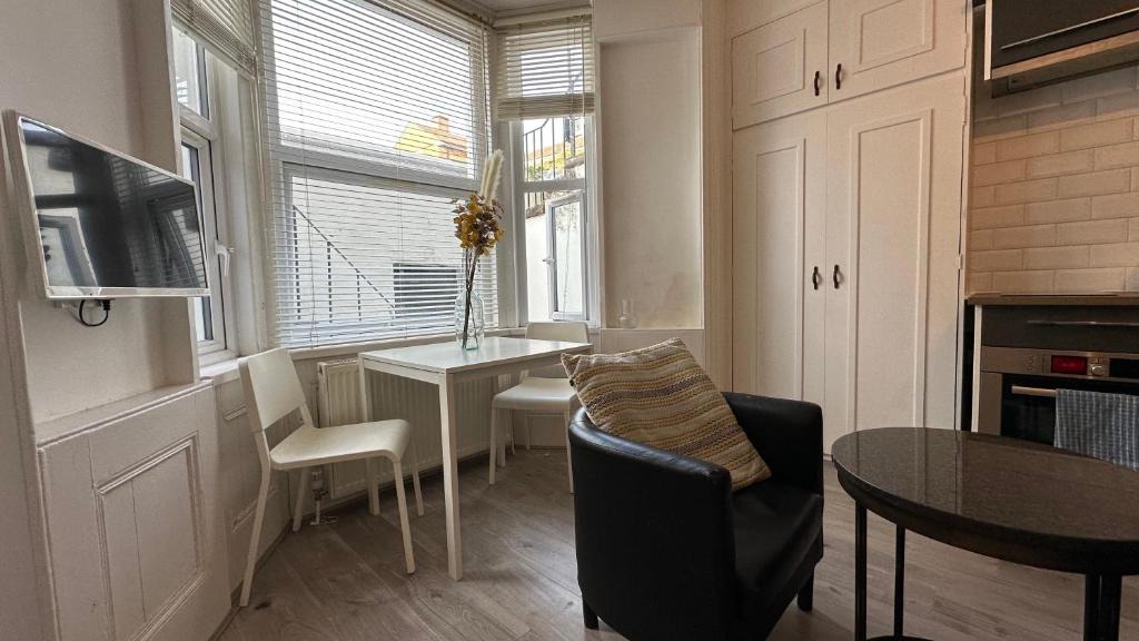 Hammersmith Broadway Apartment | Comfortable studio west London