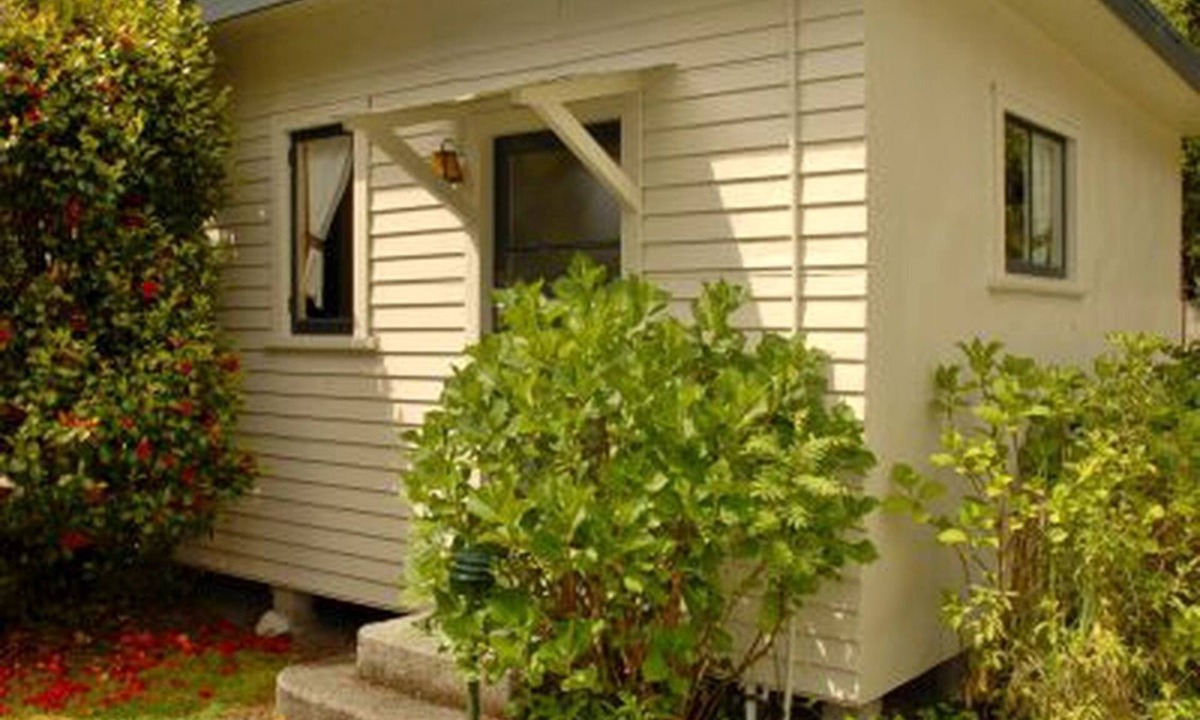 Manapouri Cabin | Comfortable Suite for Families Located in Southland, New Zealand