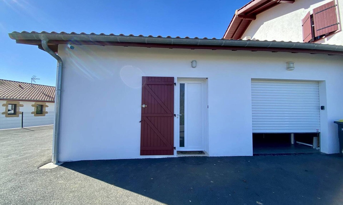 Itxassou Apartment | Comfortable T1 Bis in Itxassou with Garden, Pets Allowed