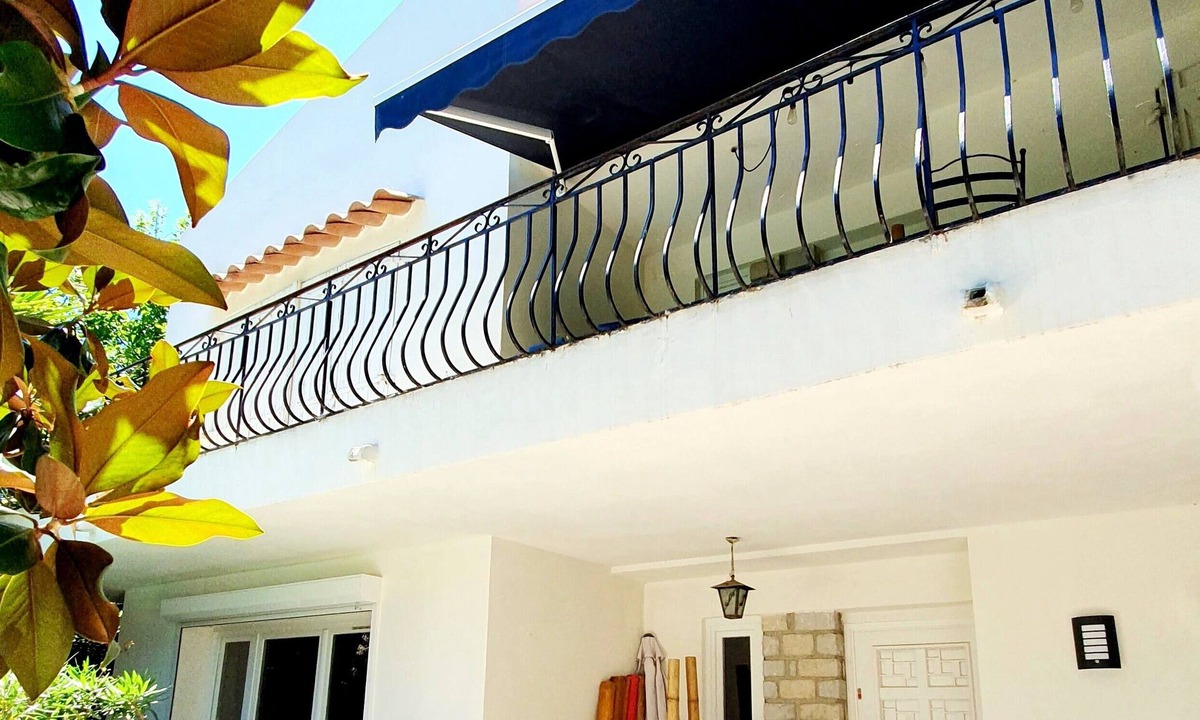 Saint-Jerome Villa | Comfortable T3 villa with pool